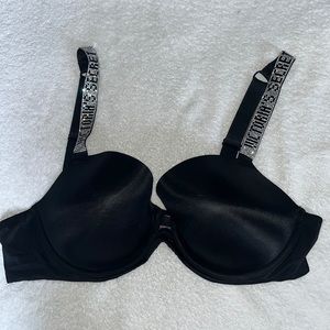 Lightly Lined 36D Shine Strap Victoria’s Secret Bra in Black